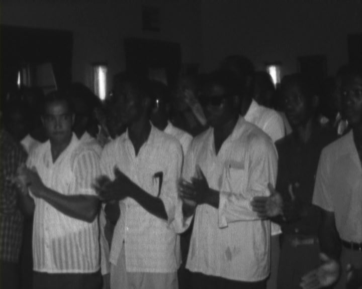 Presos políticos agradecem libertação a António de Spínola