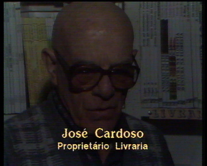 Procura de livros para crianças na ilha do Faial