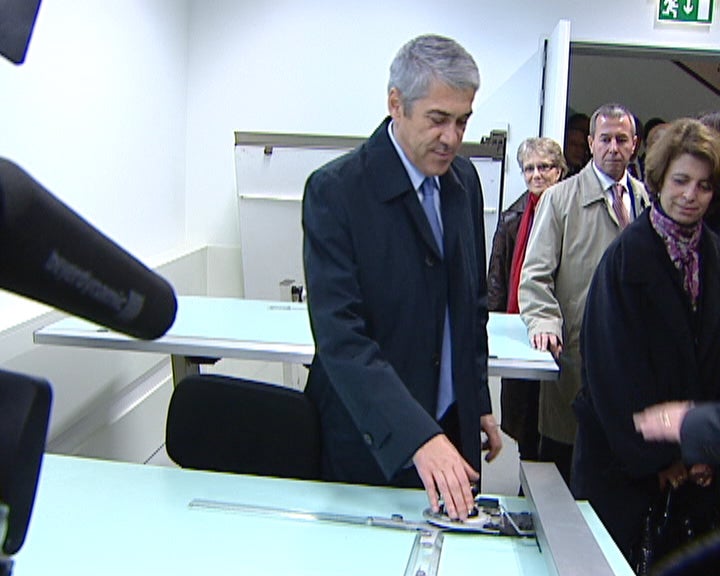 Governo pretende recuperar 100 escolas em todo o país