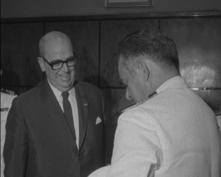 Homenagem aos tripulantes do navio-escola Custódio de Melo