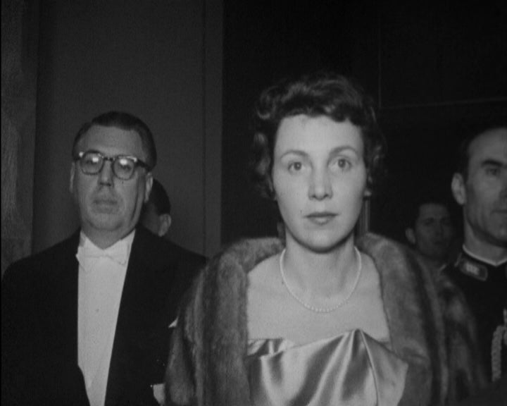 Strauss condecora oficiais portugueses