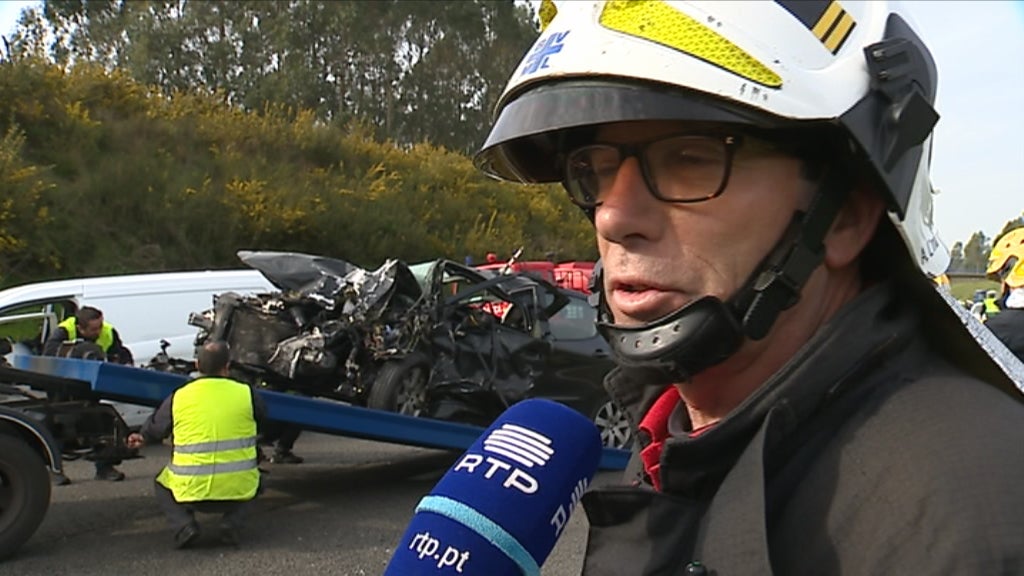 Carro em contramão na A28