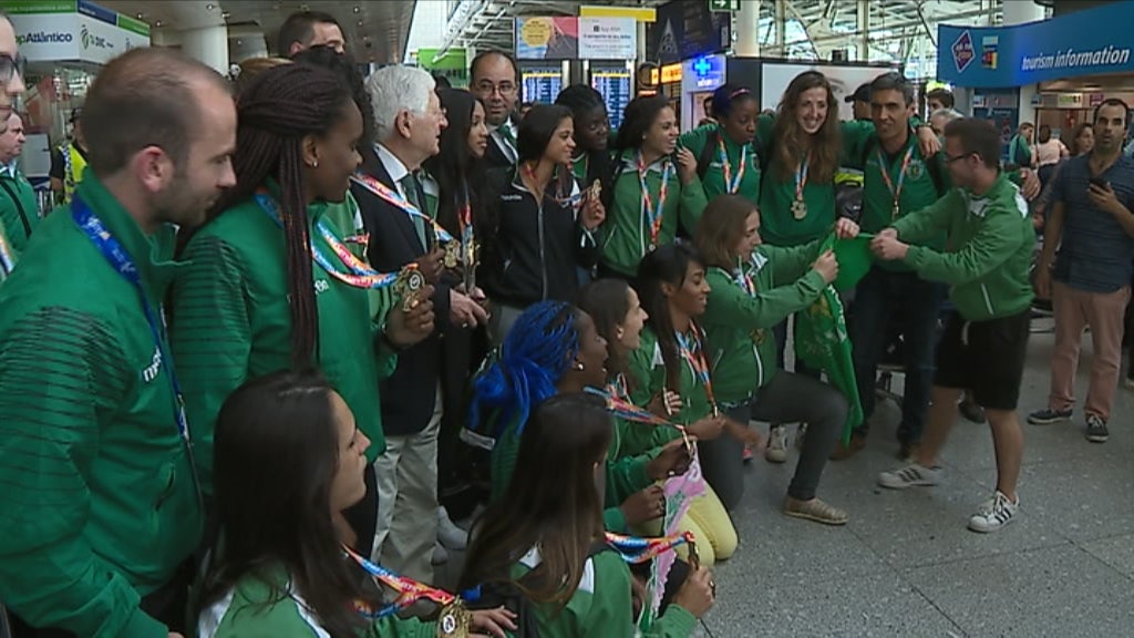 Receção às atleta do Sporting no aeroporto de Lisboa