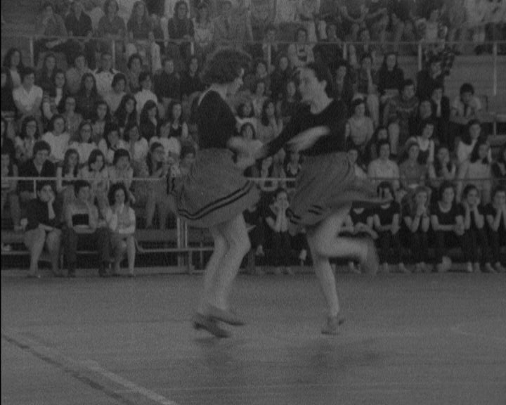Classe de ginástica da Escola Josefa de Óbidos