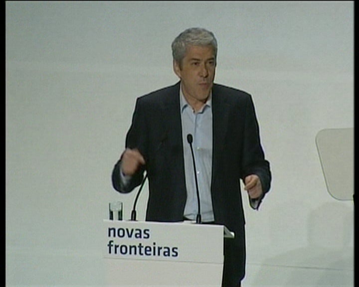 Sócrates critica PSD e BE