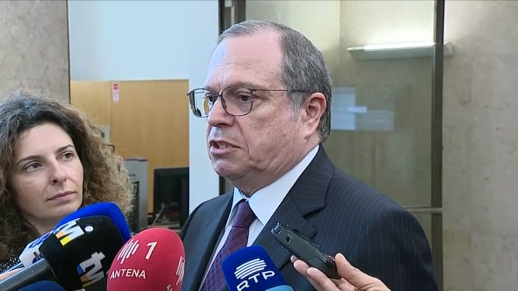 Carlos César pronuncia-se sobre o Novo Banco