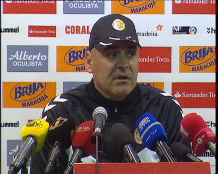 Futebol: treino do Nacional