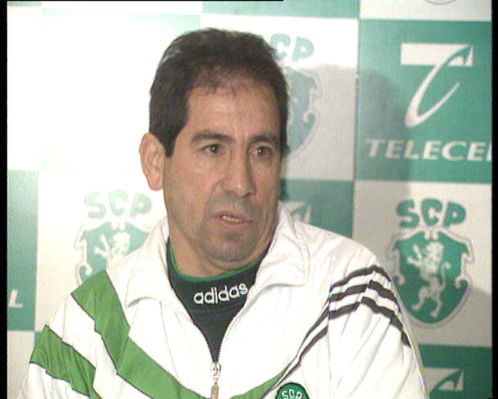 Futebol: Octávio Machado crítica arbitragem