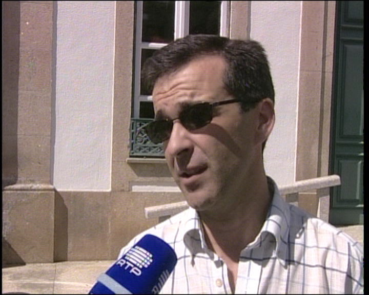 Encerramento de escolas causa polémica