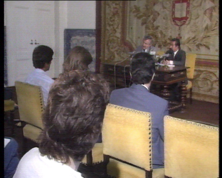 Conferência de imprensa de Uffe Ellemann-Jensen