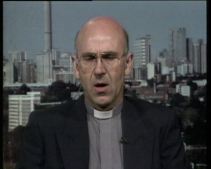 Entrevista ao padre Carlos Gabriel