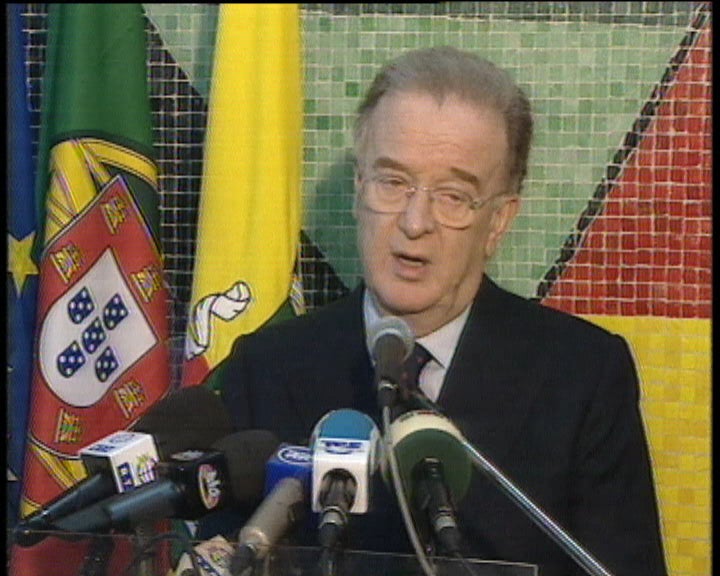 Sampaio pede esclarecimentos