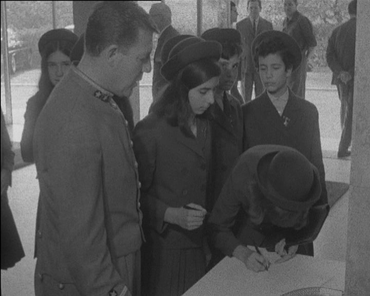 Adriano Moreira visita Salazar no Hospital da Cruz Vermelha