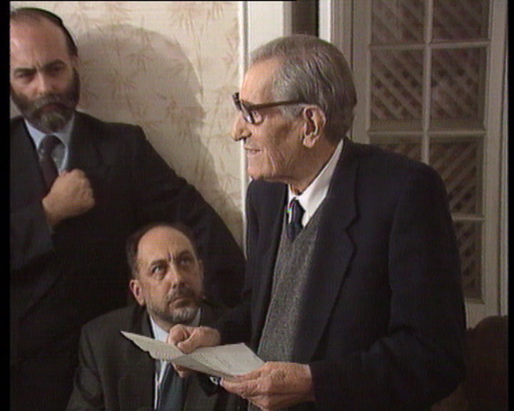 Miguel Torga recebe prémio Vida Literária