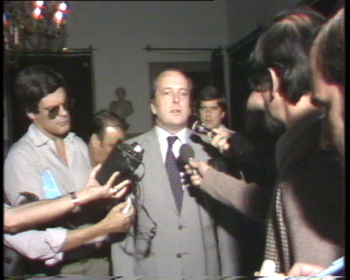 Pinto Balsemão entrega lista de ministros