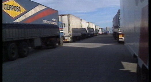 Camiões portugueses parados
