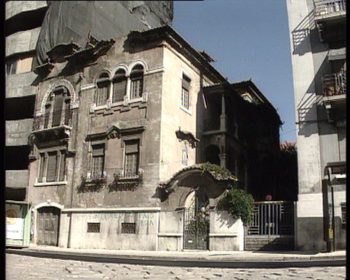 Prédios antigos e degradados de Lisboa