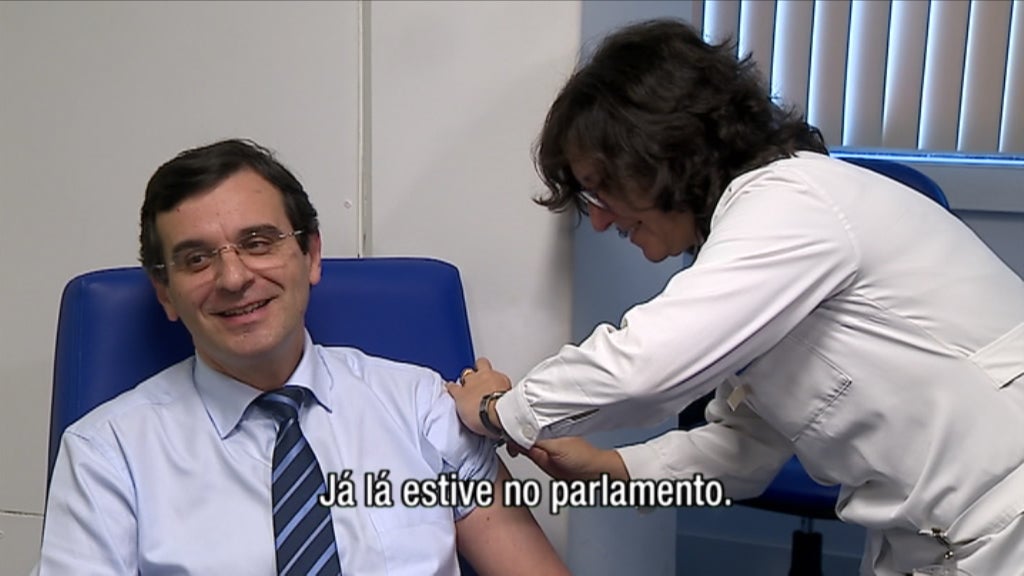 PR e Ministro da Saúde levam vacina contra a gripe