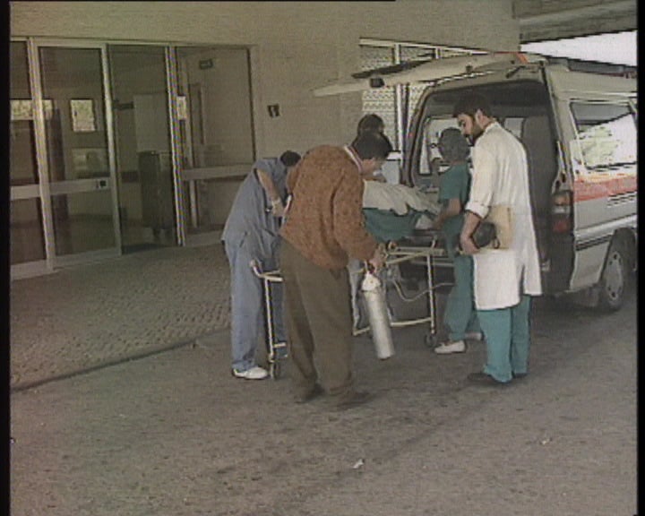 Transferência da vítima do incêndio em fábrica de pirotecnia