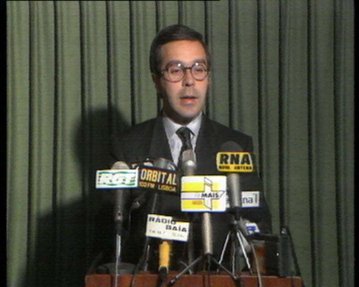 Suspensão do vencimentos nos cargos políticos