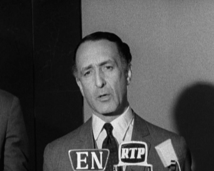 Chegada do Ministro das Finanças e da Economia proveniente de reunião da AECL