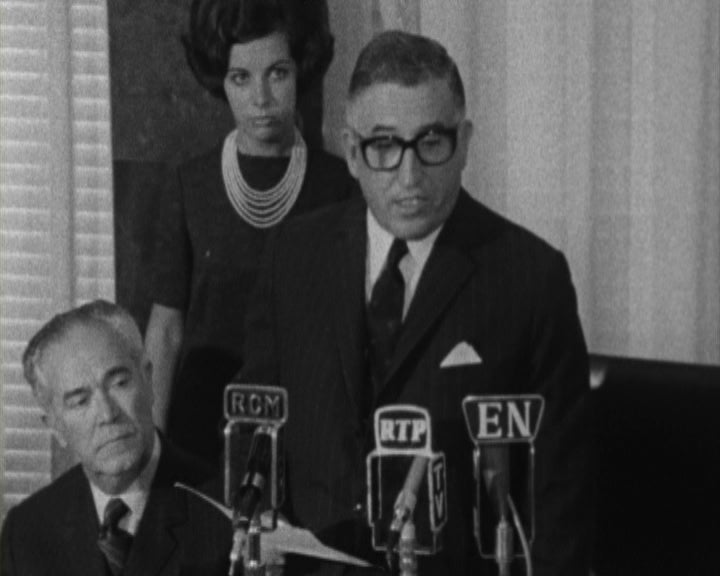 Assinatura dos contratos para a construção de Cabora Bassa