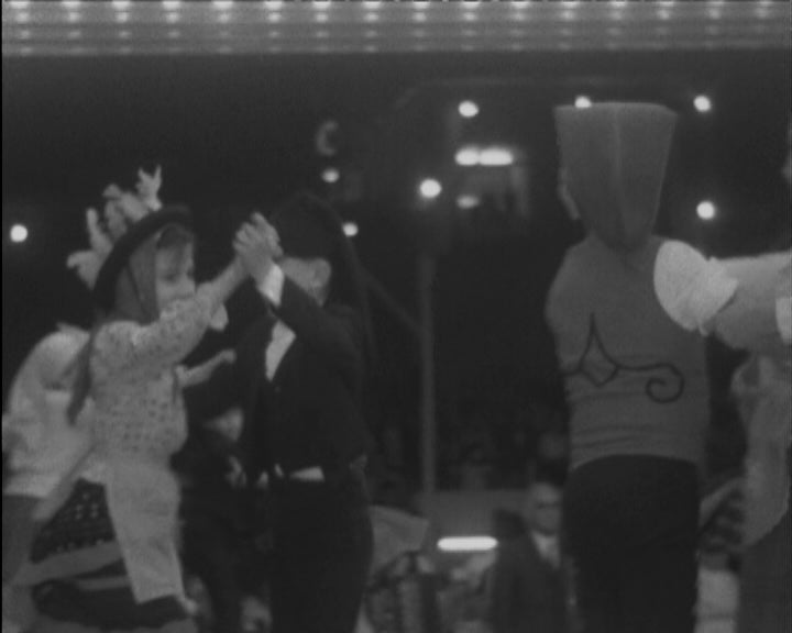 Chefe de Estado assiste a Festival Internacional de Folclore em Santarém