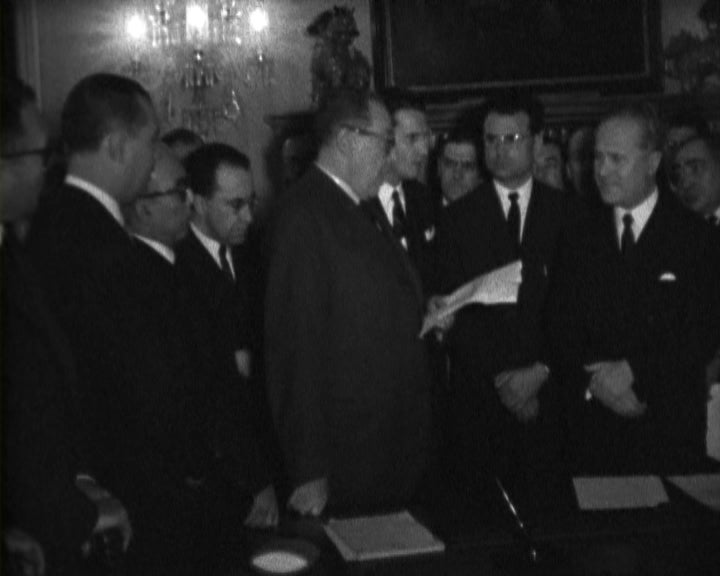 Assinatura de contrato coletivo para a indústria