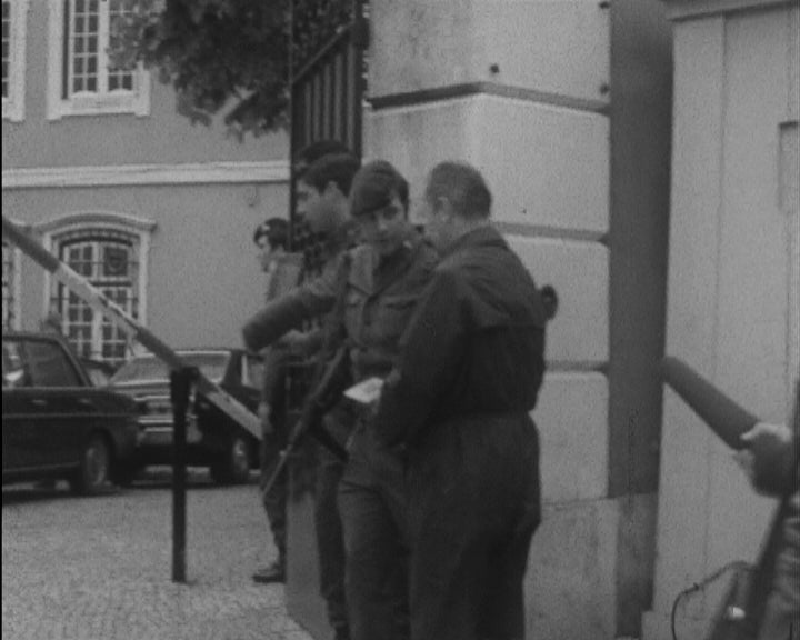 Políticos na Sede da Junta de Salvação Nacional