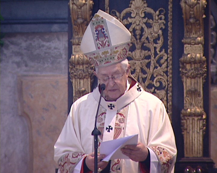 Dom José Policarpo celebra missa