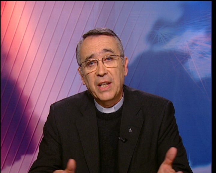 Investigação a padres a católicos