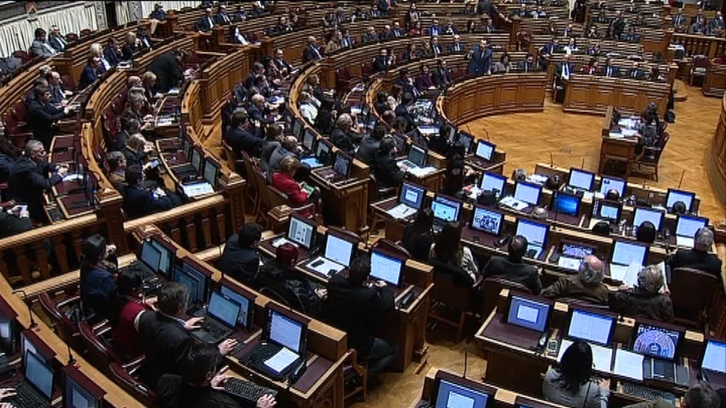 Debate quinzenal na AR