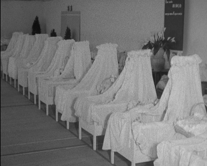 Exposição de peças de enxoval da Mocidade Portuguesa Feminina