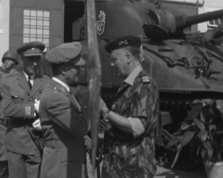 Cerimónia de entrega de guiões no Regimento de Cavalaria 7