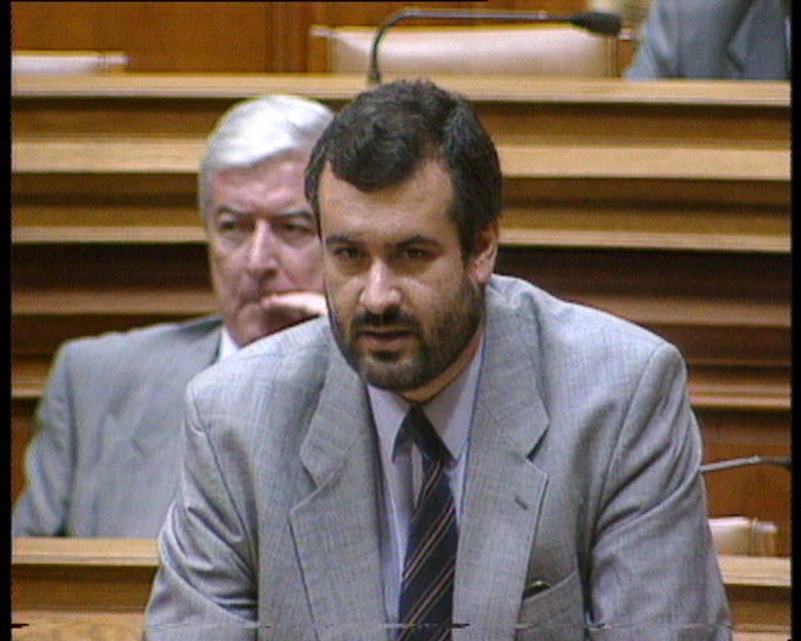 Parlamento não perdoa multas