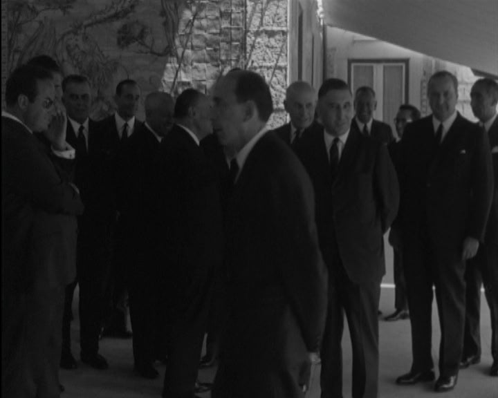 Américo Tomás oferece almoço a individualidades