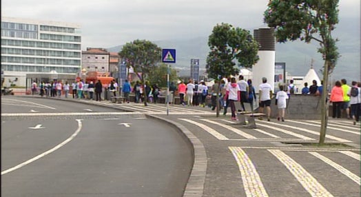 Caminhada solidária em Ponta Delgada