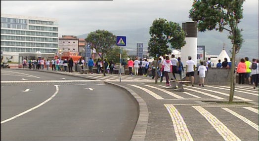 Caminhada solidária em Ponta Delgada