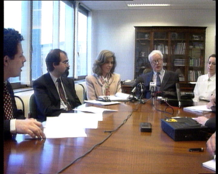 Dinheiro comunitário em atraso para obras públicas