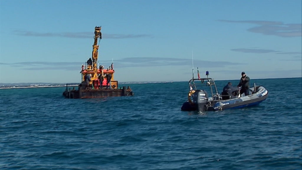 Acidente com draga na barra da Armona