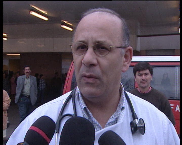 Homem barricado na Caparica