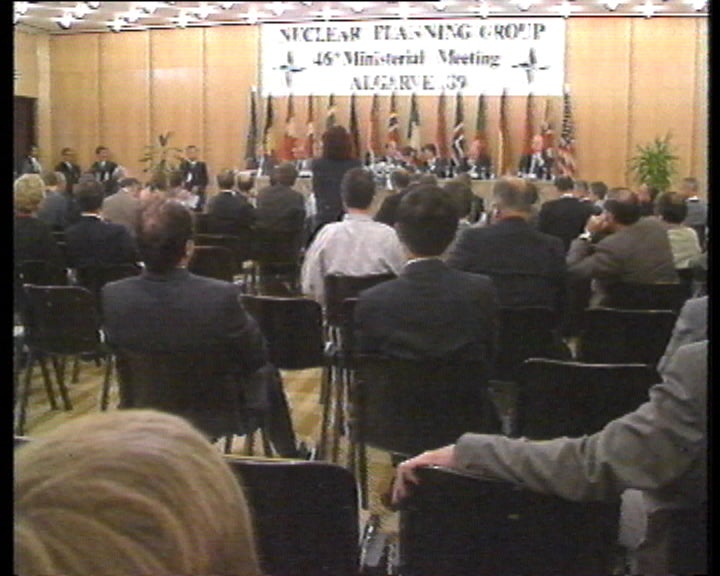 NATO mantém armas dissuasoras