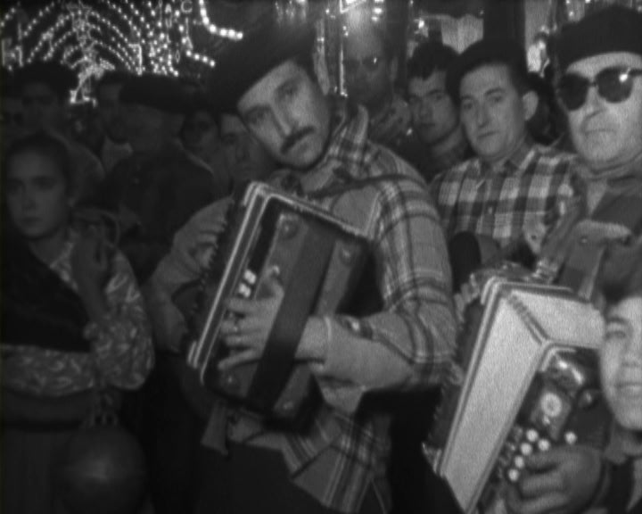 Exibição de grupos folclóricos no Porto