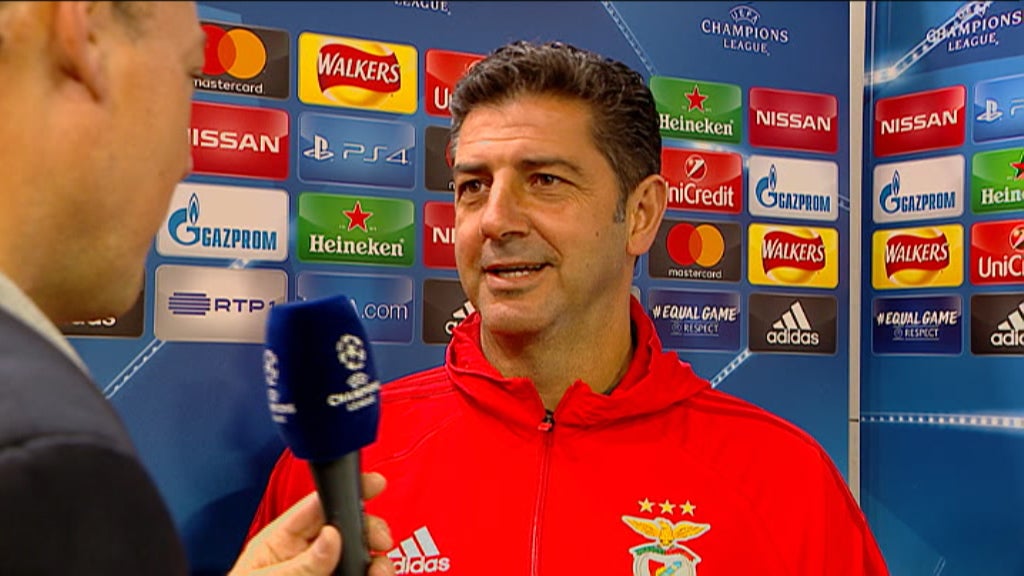 Futebol: Benfica em Manchester