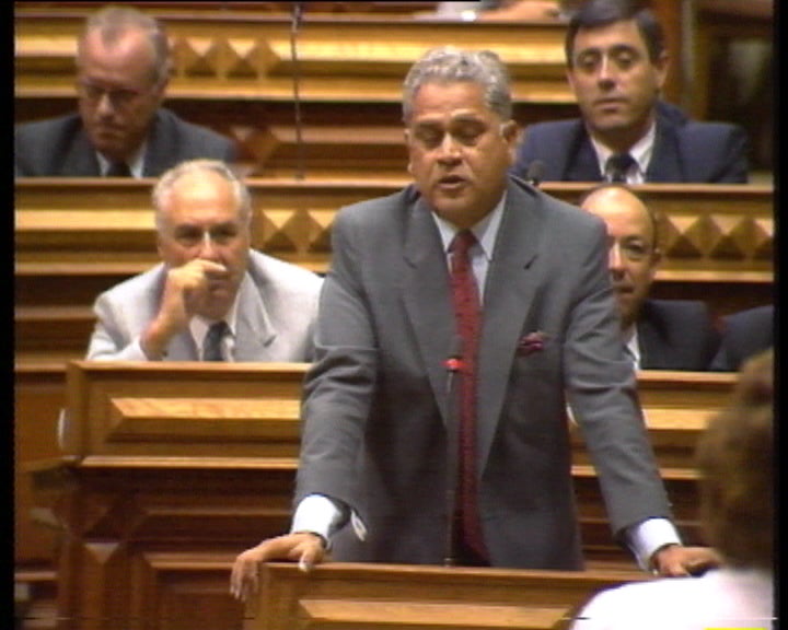 Debate parlamentar sobre a moção de censura do PS ao governo