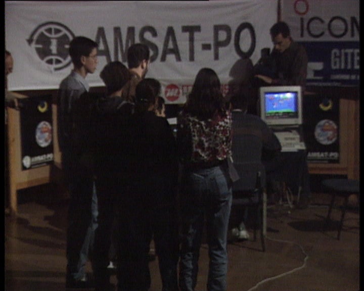 Estudantes contactam a Discovery