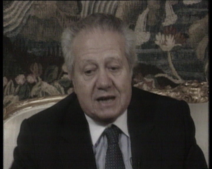 Mário Soares contra o Governo angolano