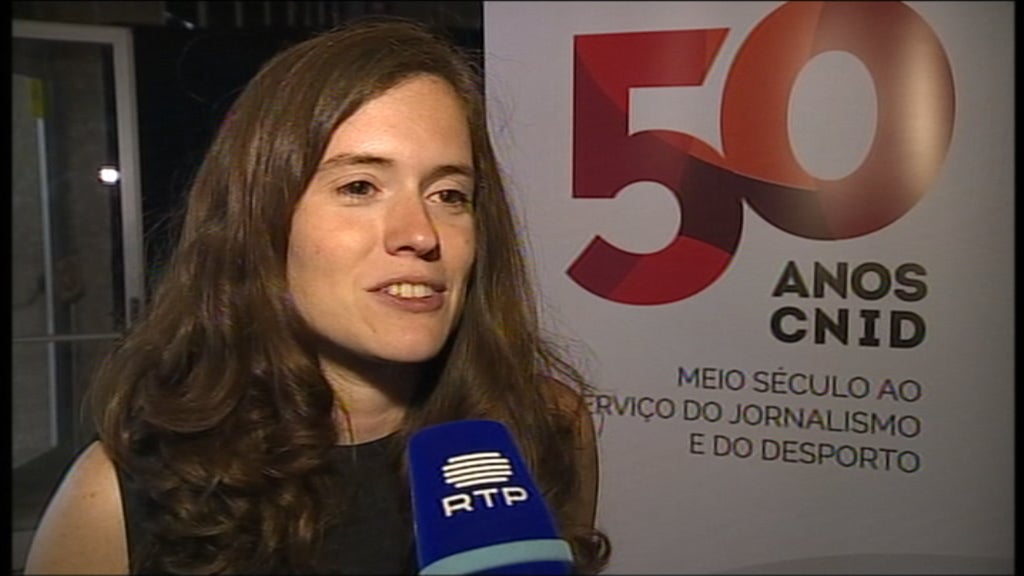 Jornalista Mariana Cabral vence prémio “Vítor Santos”
