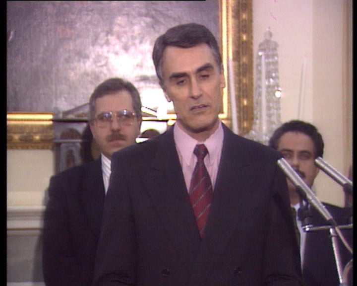 Assinatura acordo de política de rendimentos