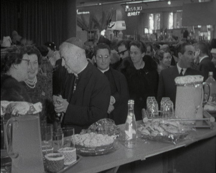 Inauguração de venda de caridade em Lisboa